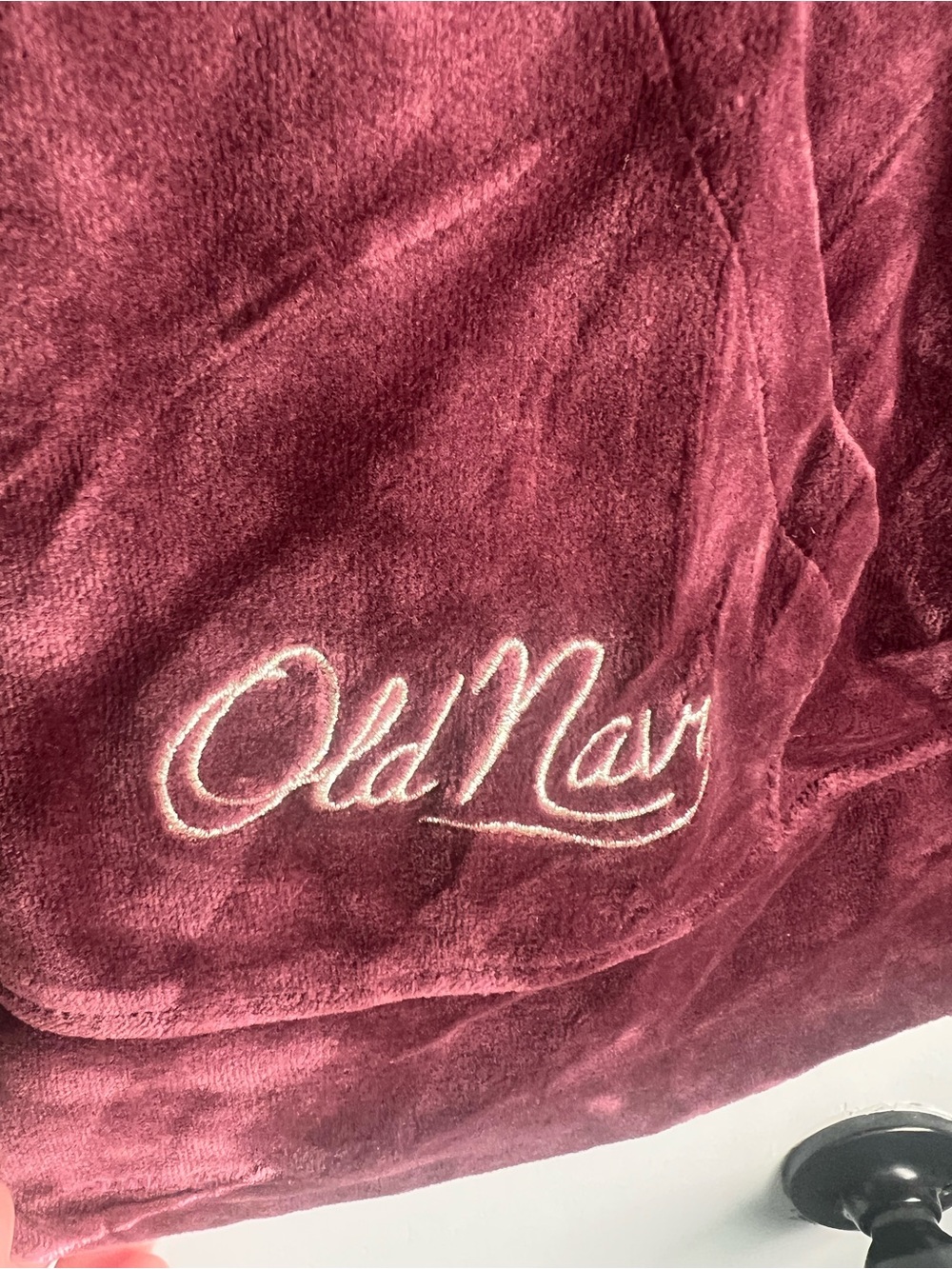 Old Navy Women's Burgundy Velour Hoodie - Picture 4 of 11